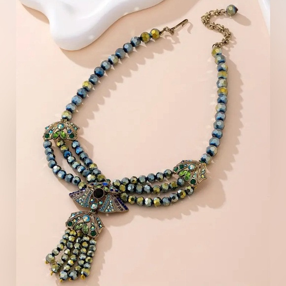 Jewelry - AB GREEN RHINESTONES GLASS STATEMENT NECKLACE